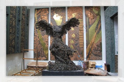 古今交织的艺术魅力 从铜雕到石雕的材质对话